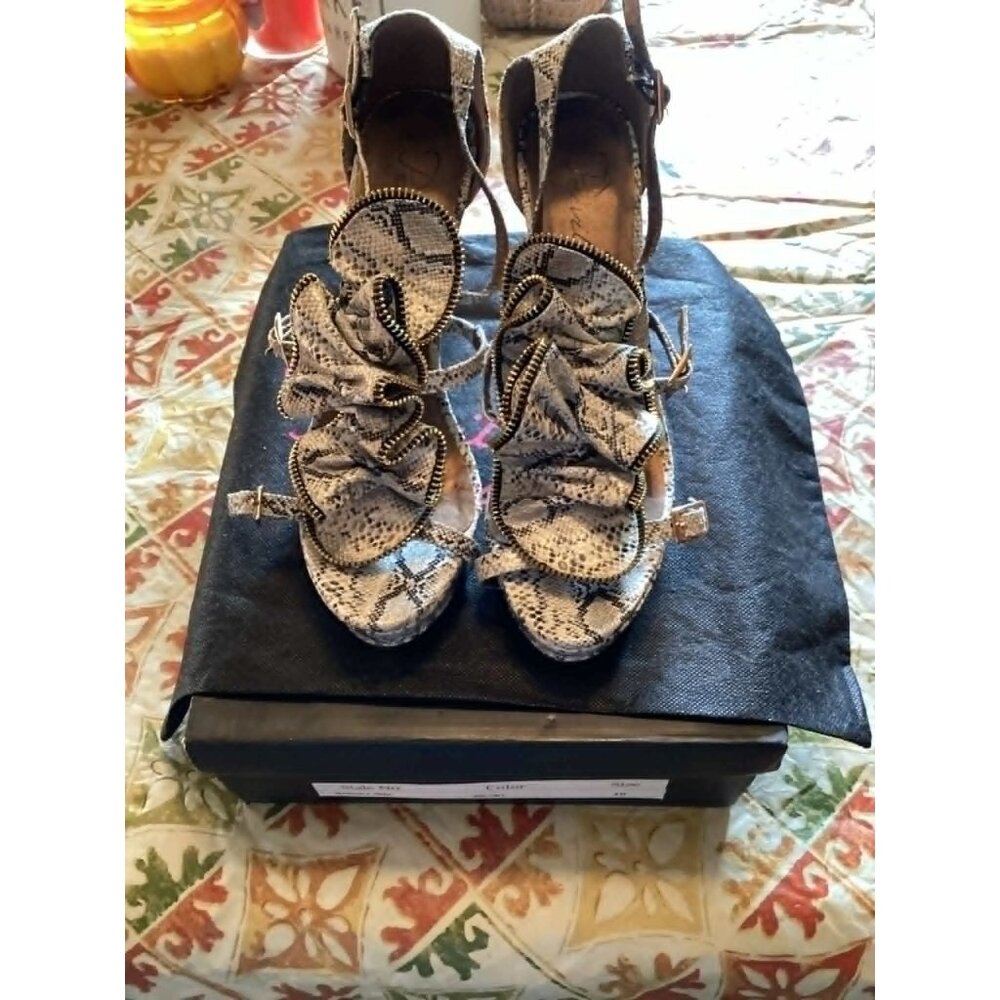 Privilege Womens Snakeskin Heels Size 10